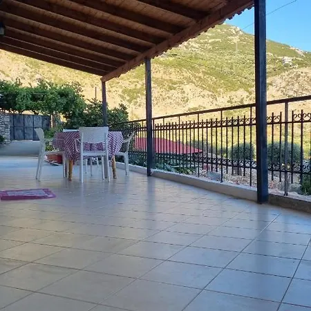 House Farm Qeparo