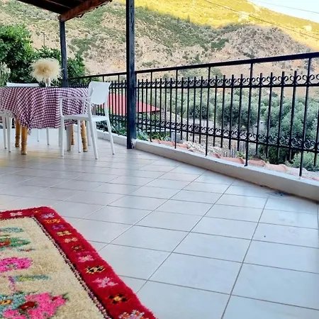 House Farm * Qeparo
